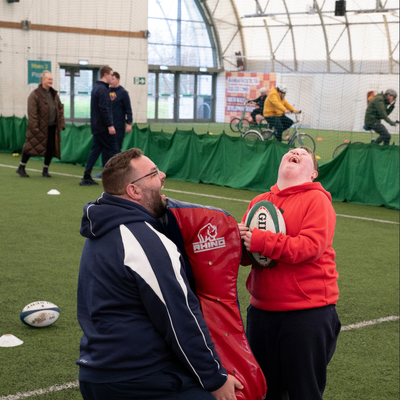 Llun o rygbi mewn digwyddiad cynhwysiant