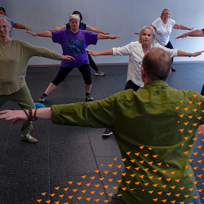 Llun o ddosbarth Qigong