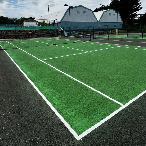 Llun tu allan y Ganolfan Tennis